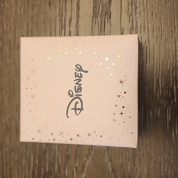 Disney Minnie stud earrings - Picture 4 of 4